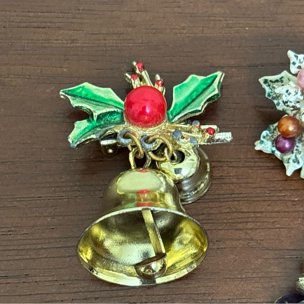 Lot Of Christmas Jewelry Bracelets Earrings And A Brooch Vintage To Modern - Picture 4 of 11